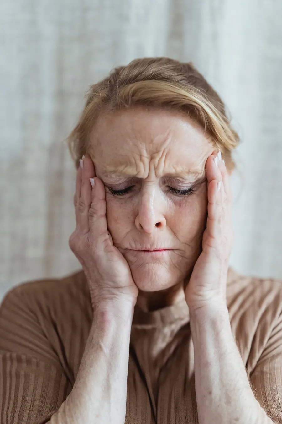 The Bitter Reality of 'Natural Beauties' Who Refuse Treatments: Neglect is NOT 'Graceful Aging' — Photo 1